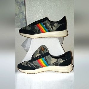 Gola Montreal Camo and Rainbow Stripe Sneaker Size 9